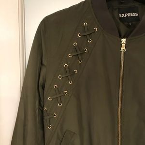 😍EXPRESS Trendy Olive Green Bomber Jacket, size M